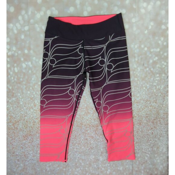 Fabletics Mid-Rise Capri Leggings M Black Pink Ombre Print - Picture 8 of 8